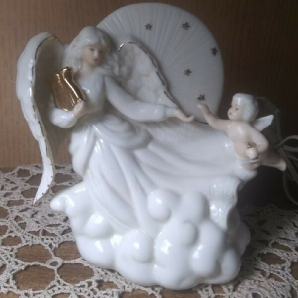 Rare angel lamp (comes with plug & light)